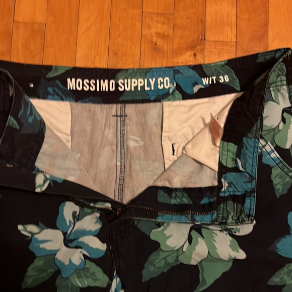 Shorts - Picture 2 of 3